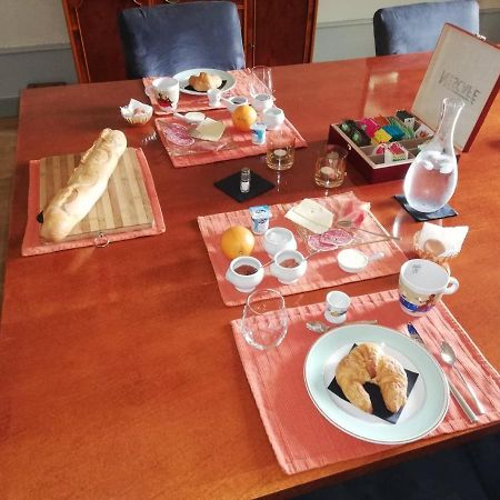 Authentieke Franse Kamer. Melay  Екстериор снимка